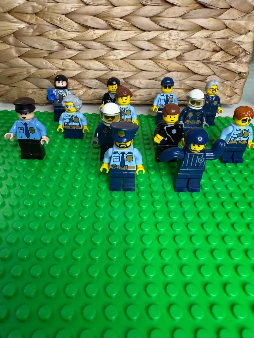 LEGO® City Police Force Mega-Lot | 13 Minifigures & Baseplate